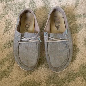 Youth girls Hey Dudes size 3/4